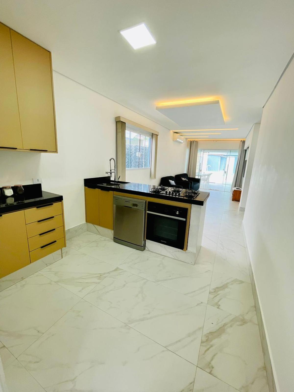 Casa Com Piscina E Hidromassagem Enseada. Holiday home *