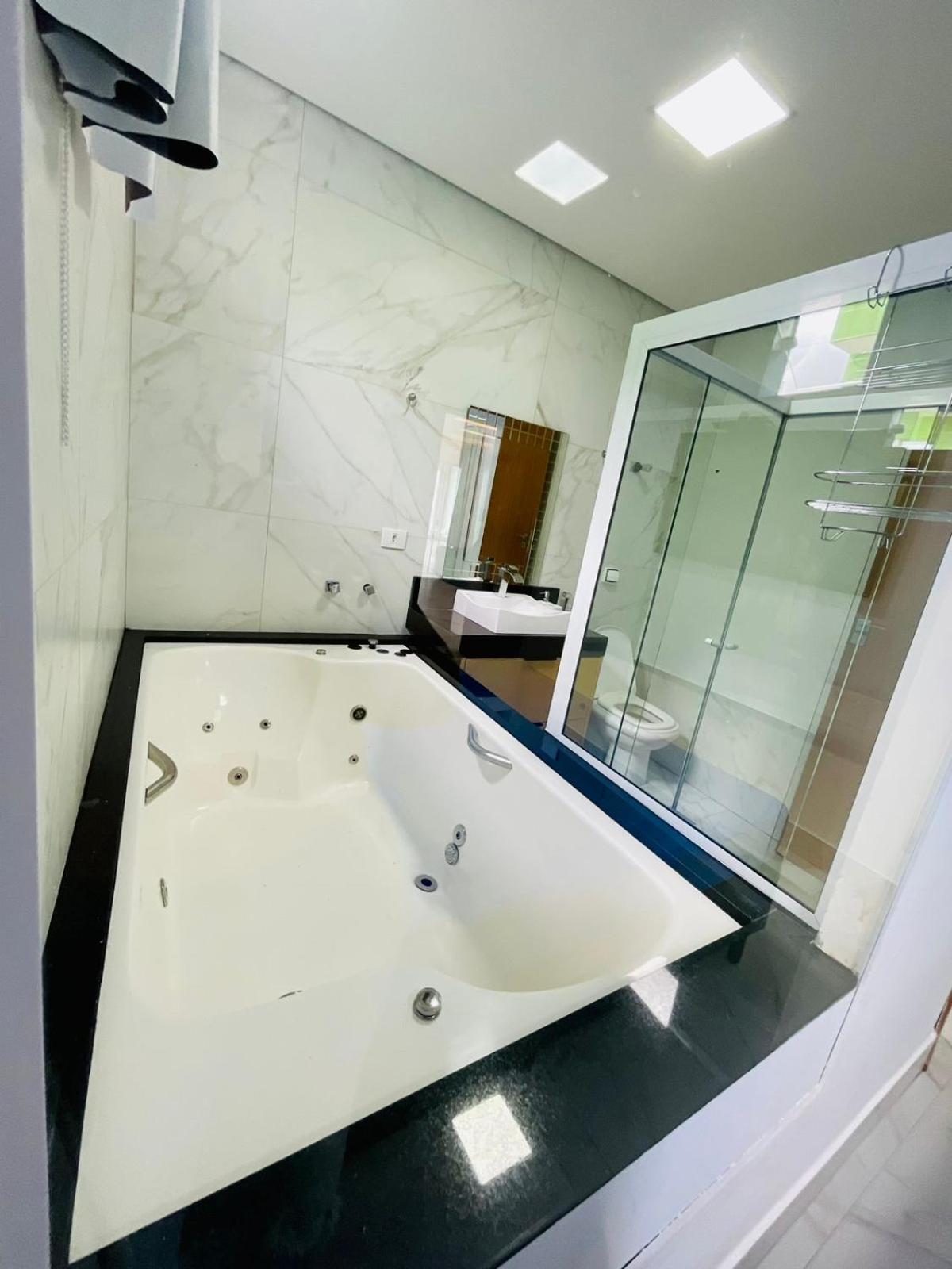 Casa Com Piscina E Hidromassagem Enseada. *