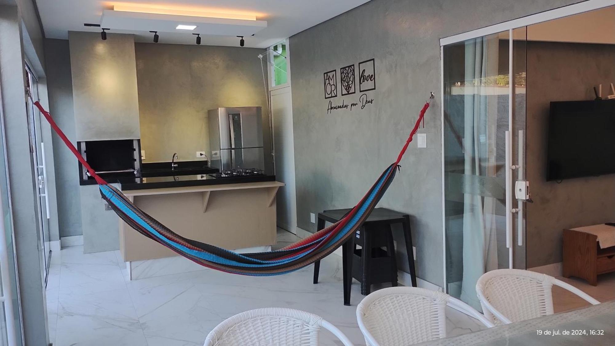 Casa Com Piscina E Hidromassagem Enseada. *